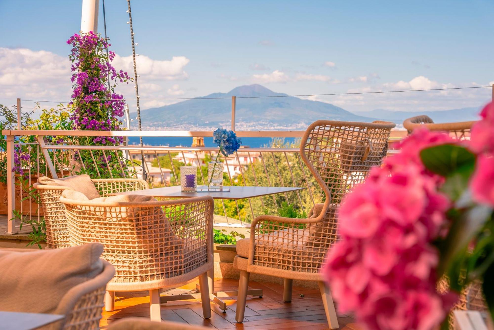 Hilton Sorrento Palace Hotel Exterior photo